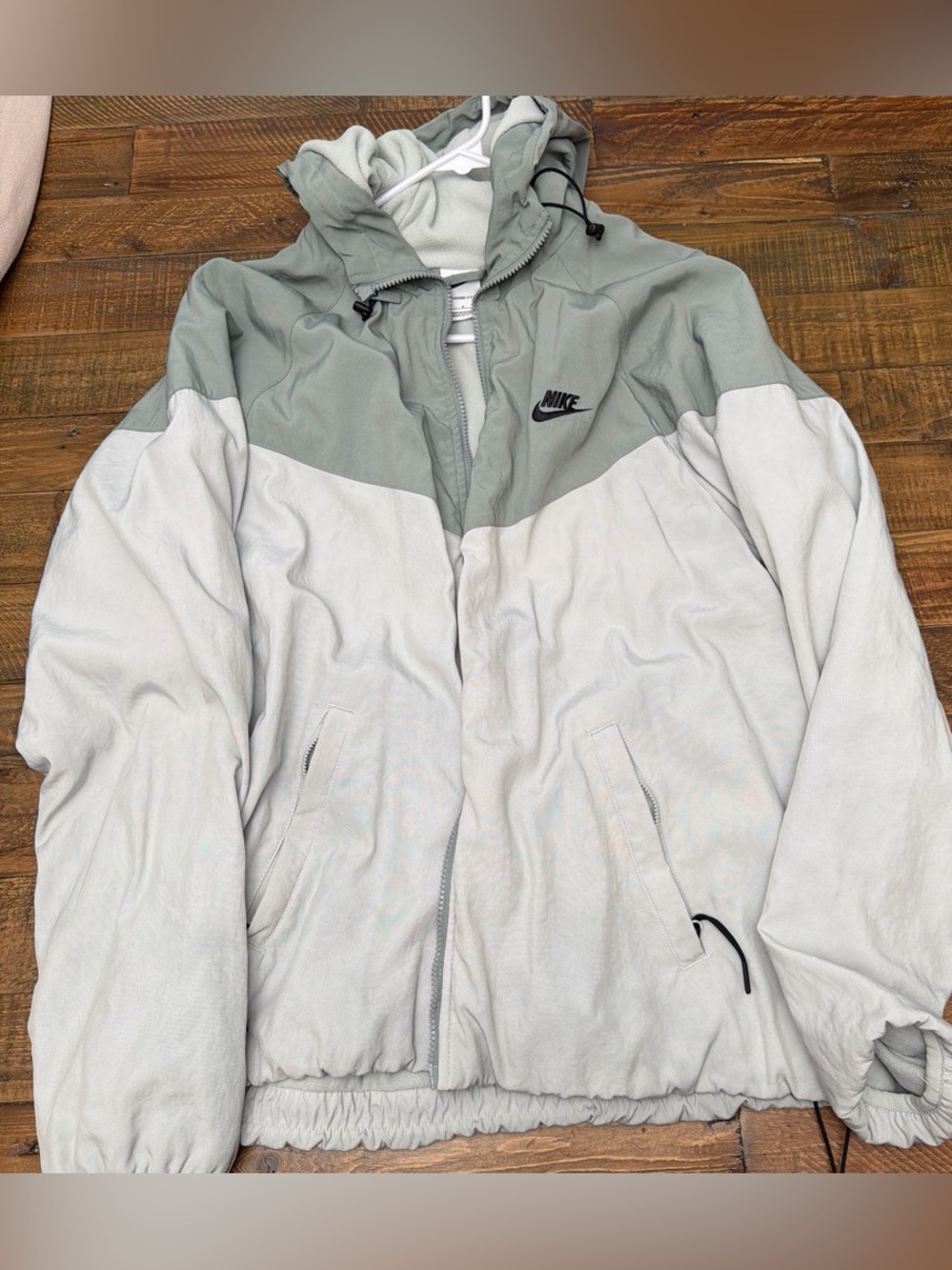 Nike Men’s Two-Tone Hooded Jacket in Light Sage and Off-White